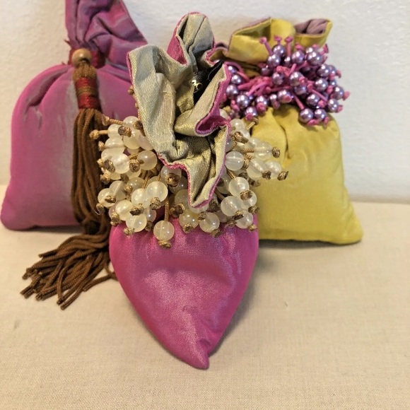 L'ARTISAN PARFUMEUR SACHETS. LOT OF 4 BEADED SACHETS - Picture 6 of 12